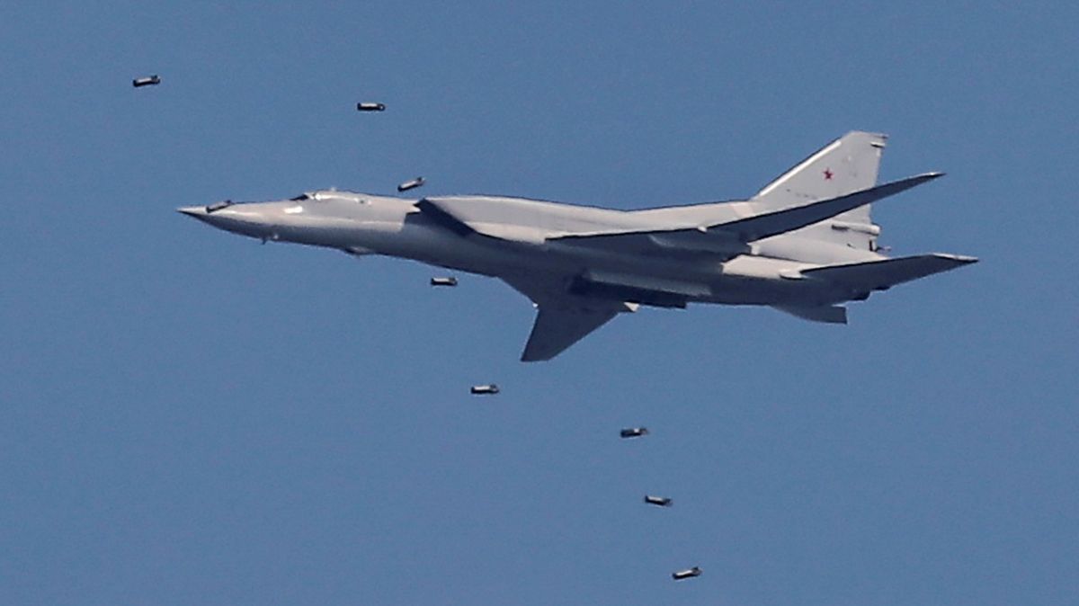 Rusové už na Ukrajině přišli o nejméně 100 letadel, poprvé o bombardér